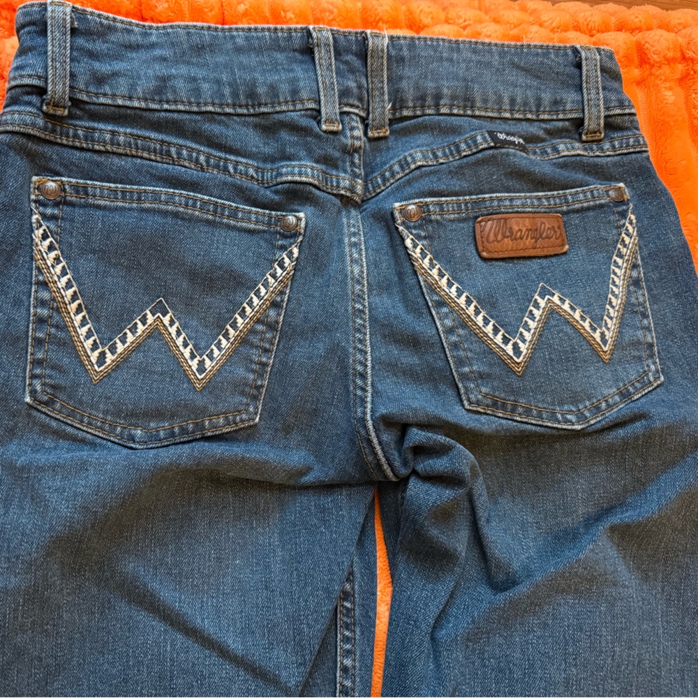 Wrangler Boot Cut Blue Jeans - Picture 3 of 5